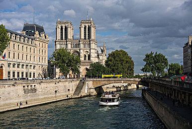 《风暴之城》大型资料片“磐石守护者”公布 月底发售